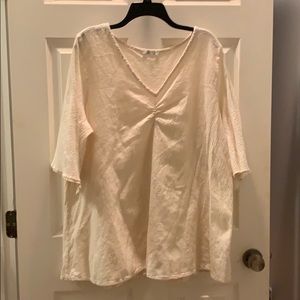 Adorable linen Foley top